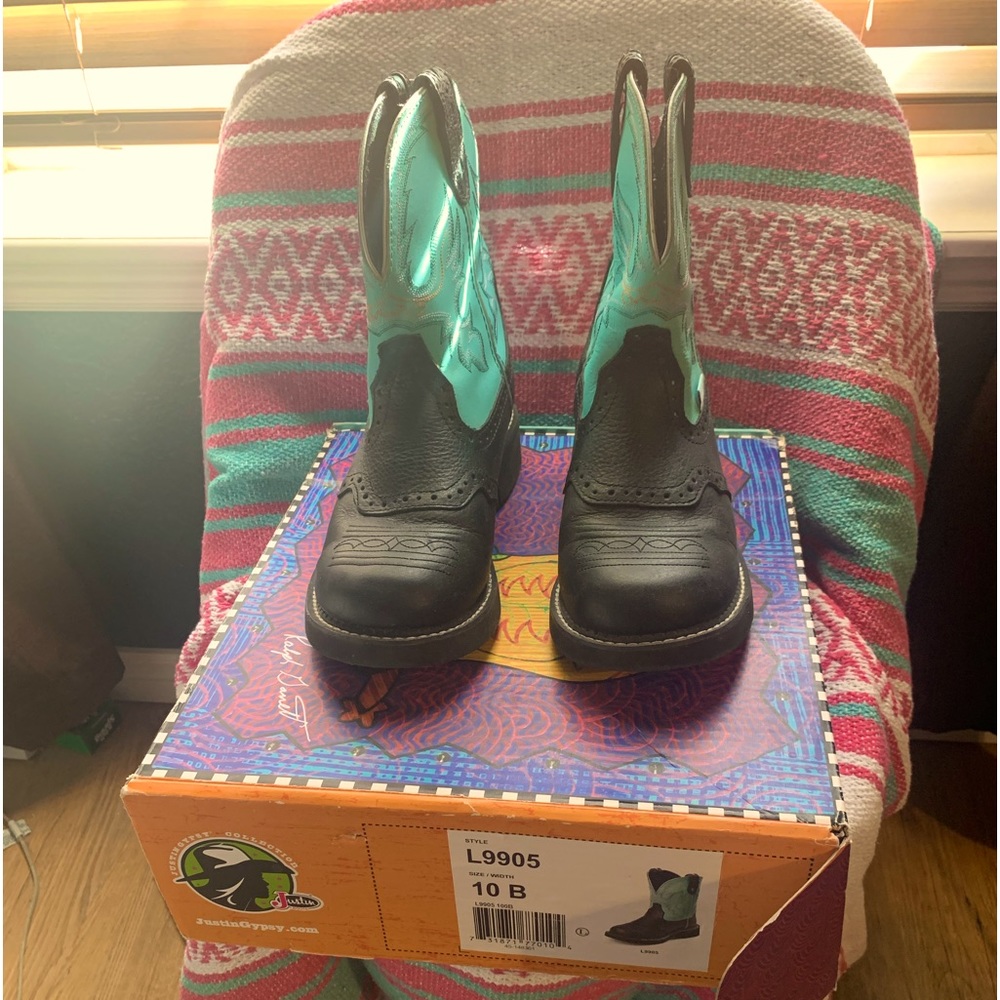 JustinGypsy Round Toe Western Women’s Boots (back/turquoise size10)